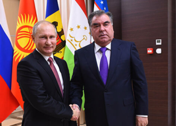 Владимир Путин поздравил Эмомали Рахмона с наступающим Новым годом