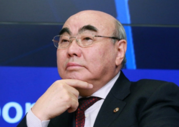 С Аскара Акаева сняли все обвинения
