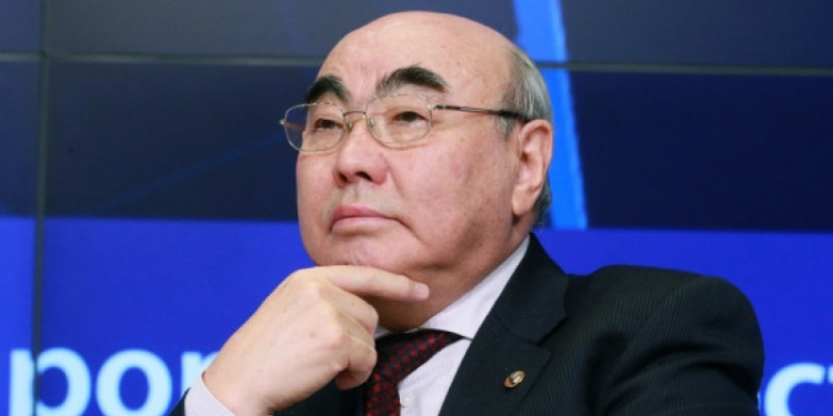 С Аскара Акаева сняли все обвинения