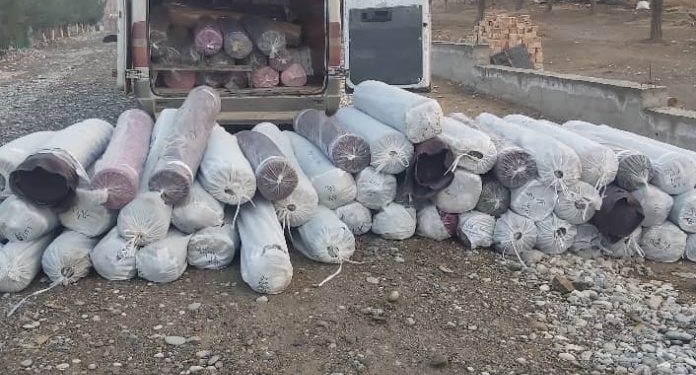 Киргизские пограничники пресекли попытку контрабанды в Таджикистан 20 рулонов ткани
