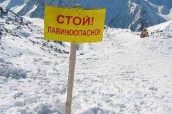 КЧС Таджикистана сообщает о лавиноопасной ситуации на горных дорогах