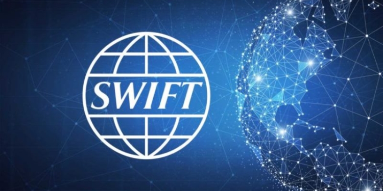 Новый пакет санкций США предполагает отключение России от SWIFT — ИноСМИ