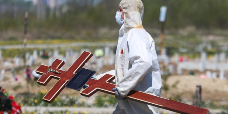 Смертность в России за последний год стала рекордной со времен войны
