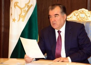 Эмомали Рахмон подписал указ о пятилетке развития промышленности