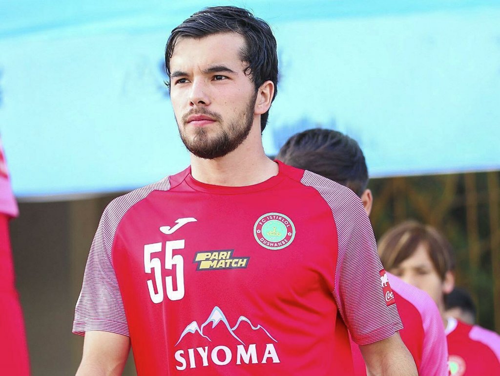 Төрт аяқта тұрған ретро орыс кеңес қыздары өз өнерлерін көрсетті