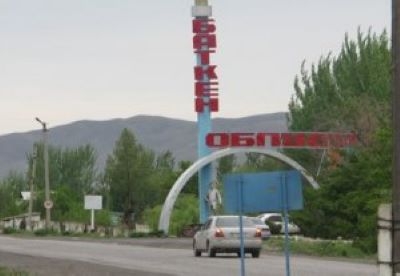 Жители киргизского села забросали камнями грузовик гражданина Таджикистана