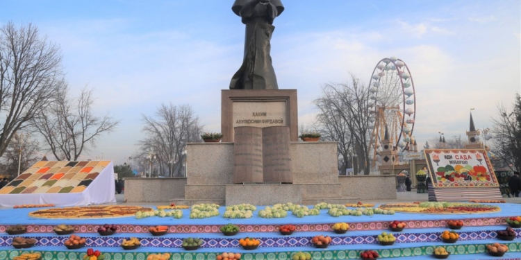 В Душанбе отметили праздник Сада