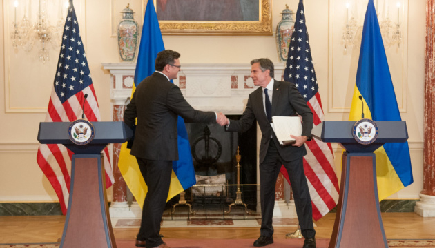 Блинкен заверил Кулебу в готовности увеличить оборонную помощь Украине — Госдеп