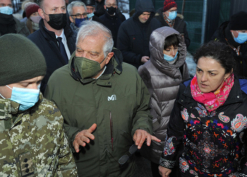 Боррель: Своими глазами увидел последствия агрессии против Украины