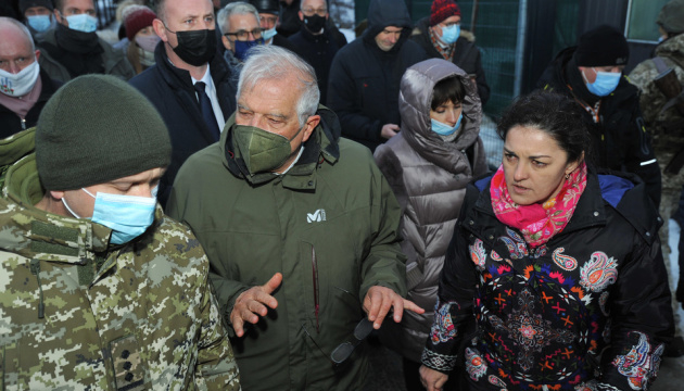 Боррель: Своими глазами увидел последствия агрессии против Украины