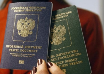 В Москве первый паспорт «негражданина» выдали уроженцу Душанбе