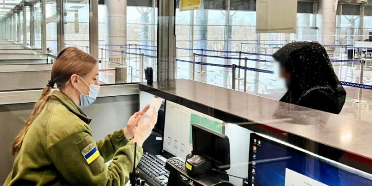 В аэропорту Одессы задержана находящаяся в розыске гражданка Таджикистана
