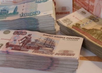 В Таджикистане продолжает падать курс Рубля по отношению к Сомони