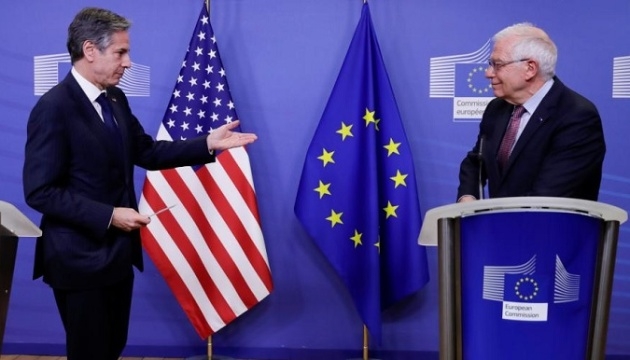 Блинкен и Боррель обсудили наращивание войск РФ возле украинских границ