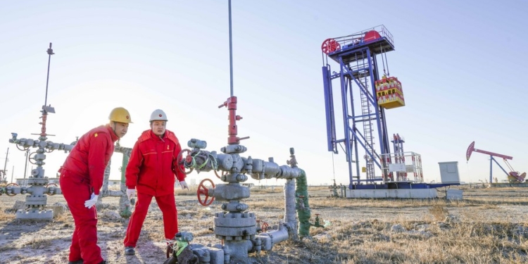 Объем добычи сырой нефти в Китае вырос на 2,4% в 2021 году