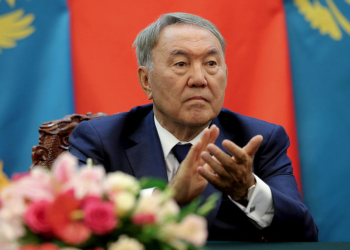 Президент Казахстана подписал поправки, ограничивающие полномочия Назарбаева