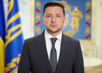 Зеленский объявил о введении военного положения на Украине