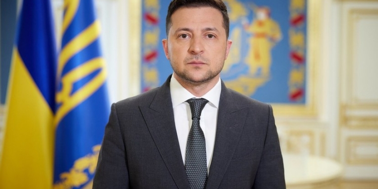 Зеленский объявил о введении военного положения на Украине