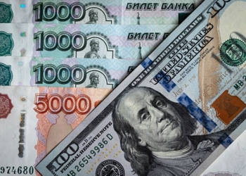 Курсы рубля и евро по отношению к сомони упали, курс доллара остается стабильным