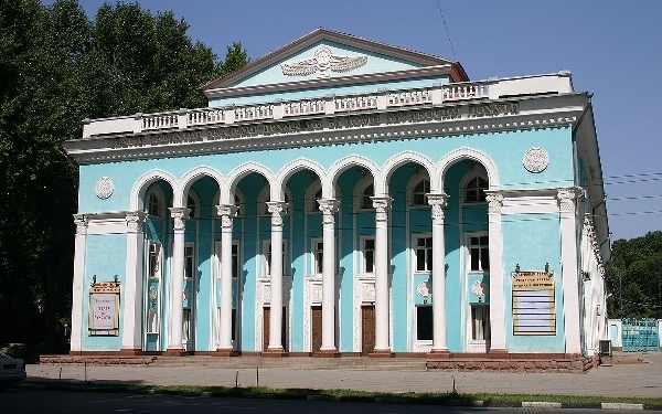 Таджикские театры примут участие в театральном фестивале «Фаджр» в Тегеране