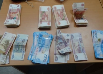 Мужчина пытался попасть на борт самолета Тюмень-Худжанд с 1,5 млн. незадекларированными рублями