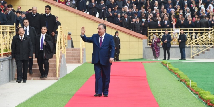 Эмомали Рахмон встретил Навруз в районе Джалолиддини Балхи