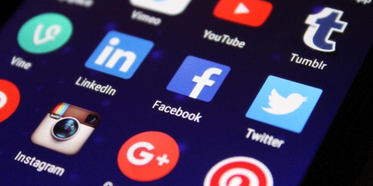 В России заблокировали Facebook и Twitter