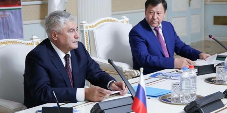 Глава МВД Таджикистана попросил главу МВД РФ тщательно расследовать инцидент на Амурской ГПЗ