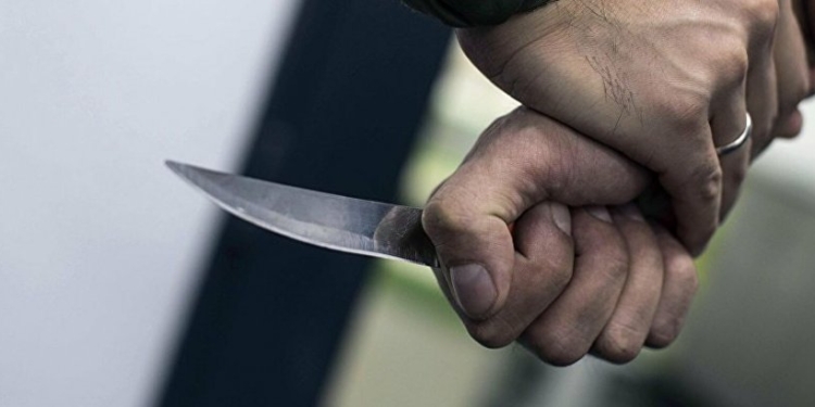 Житель Гулистона пришел «в гости» к соседу с ножом
