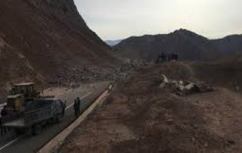 Дорожники устранили последствие камнепада в Рушане