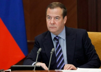 Медведев заявил, что Россия должна иметь биометрические данные каждого мигранта
