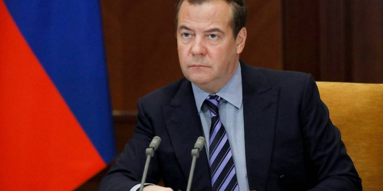 Медведев заявил, что Россия должна иметь биометрические данные каждого мигранта
