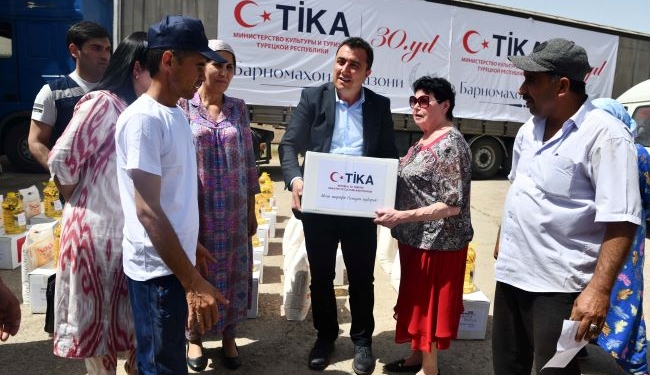 ТИКА раздает 45 тонн продовольствия малоимущим семьям в Таджикистане