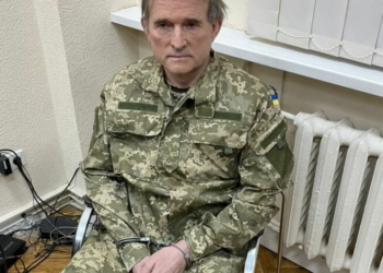 Зеленский заявил о задержании кума Путина Виктора Медведчука и предложил его обменять