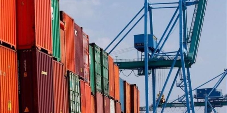 Таджикистан снизил объем экспорта товаров на 50%