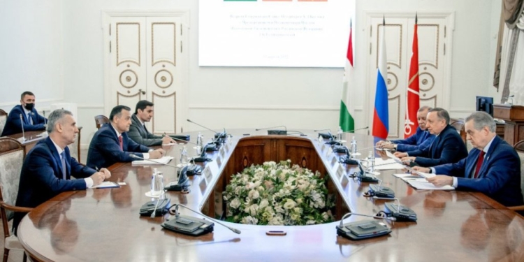 Посол Таджикистана и губернатор Санкт-Петербурга обсудили перспективы сотрудничества