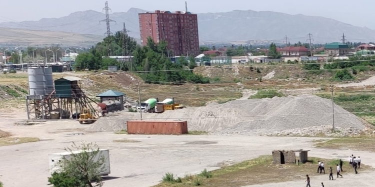 В Душанбе оштрафованы родители школьников, устроивших массовую драку