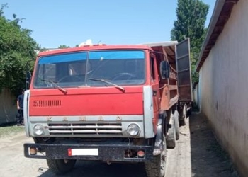 Таджикские пограничники задержали грузовик кыргызстанца. Водитель сбежал
