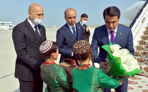 Рустам Эмомали отбыл в Ашхабад