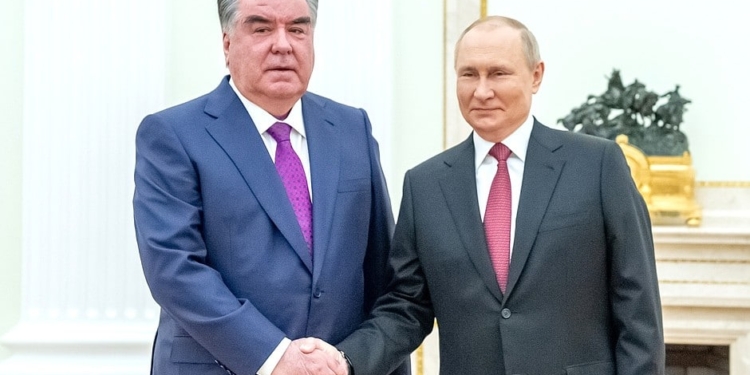 Эмомали Рахмон и Владимир Путин провели переговоры в Москве