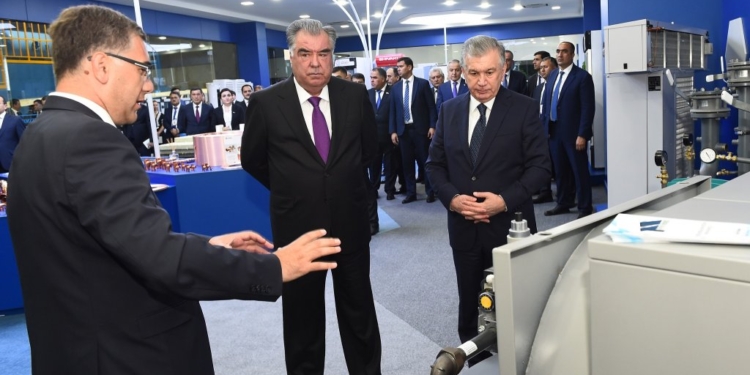 Эмомали Рахмон и Шавкат Мирзиёев посетили технопарк в Ташкенте