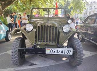 В Душанбе состоялась выставка ретро-автомобилей