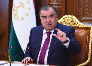 Президент провел беседу с главами Согда, Хатлона и районов Раштской долины