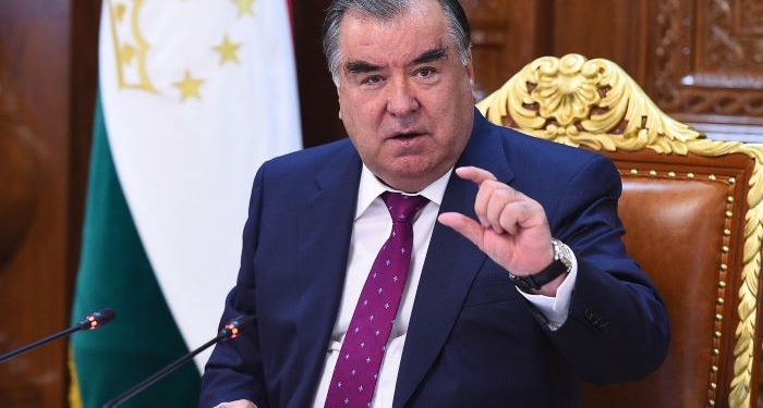 Президент провел беседу с главами Согда, Хатлона и районов Раштской долины