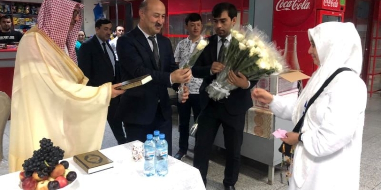 Первая группа паломников вылетела сегодня из Душанбе в Саудовскую Аравию для совершения Хаджа