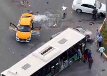 В Душанбе «Тойота-Кемри» повредила три автомобиля и пассажирский автобус