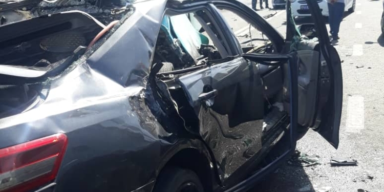 В Душанбе иномарка врезалась в пассажирский автобус. Погибли два человека