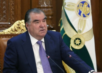 Президент поздравил таджикистанцев с Иди Курбон