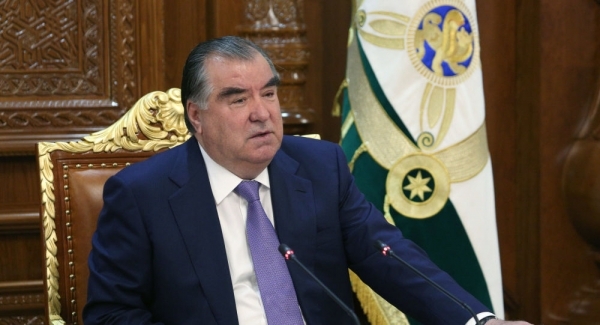 Президент поздравил таджикистанцев с Иди Курбон