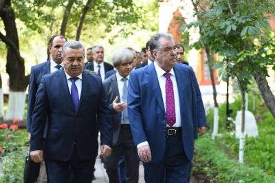 Эмомали Рахмон посетил Ховалингский район